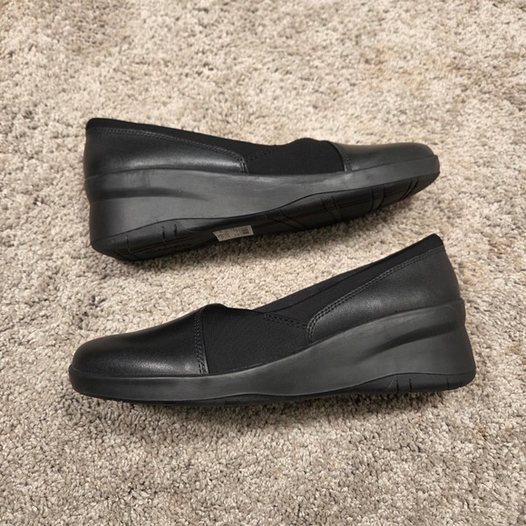 Clarks Suttyn Walk Leather Wedge Slip-On Shoes Women's 9M Black Comfort Work - Picture 3 of 9